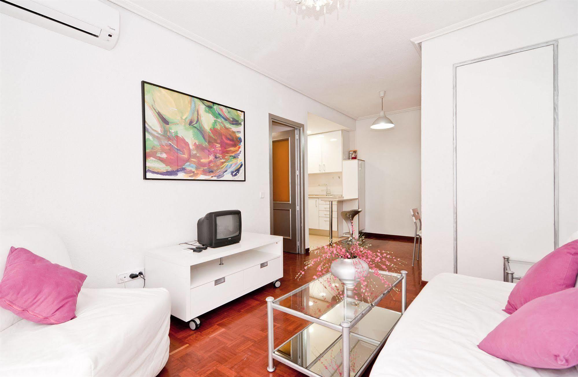 Apartamentos Aqui Me Quedo Madrid Exterior foto