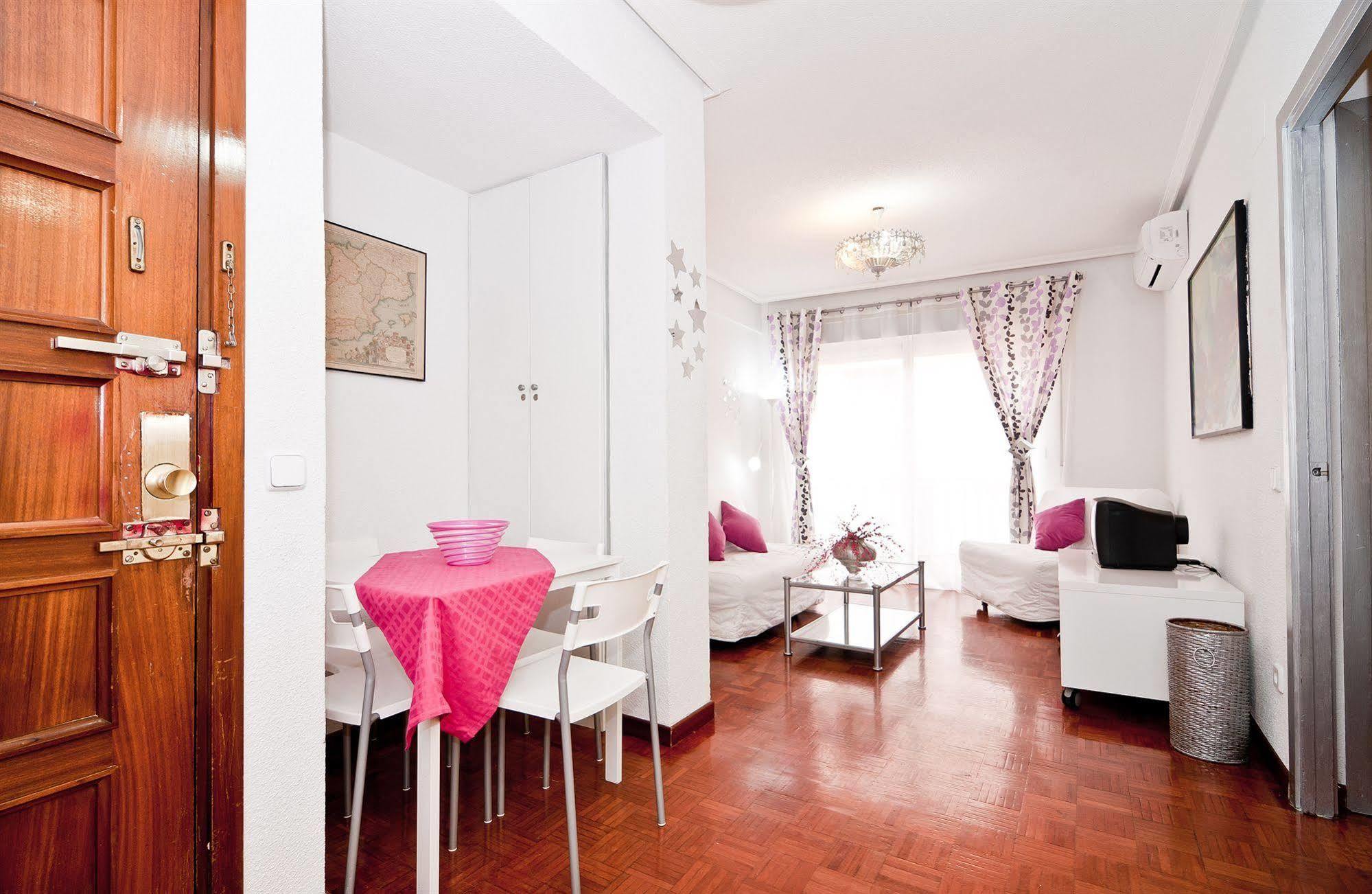Apartamentos Aqui Me Quedo Madrid Exterior foto